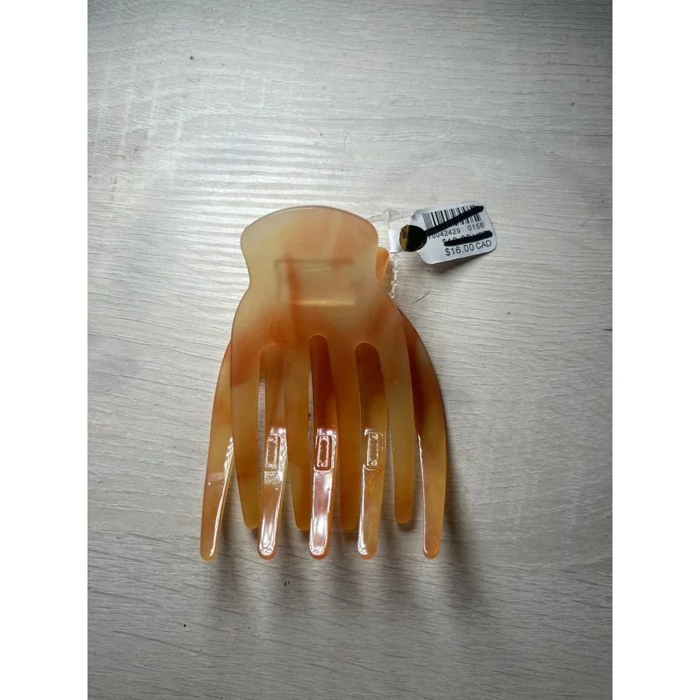 NEW‎ Urban Outfitters Hair Claw Clip Women's Accessories Gift Classic neutral